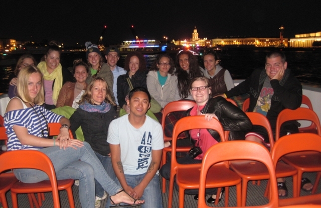  Students on river cruise
