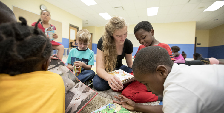 Miami OH student reading to children