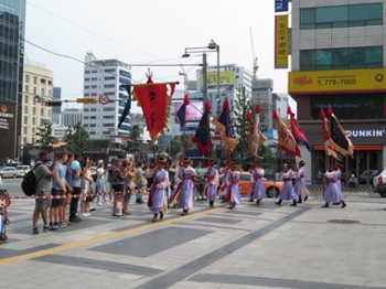 Students take in the sights and sounds of Seoul
