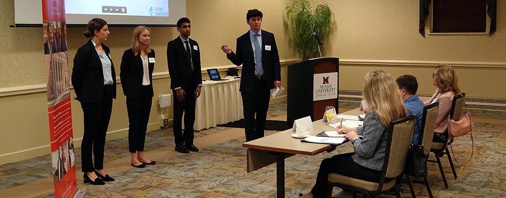 Students make presentation at CBL case competition