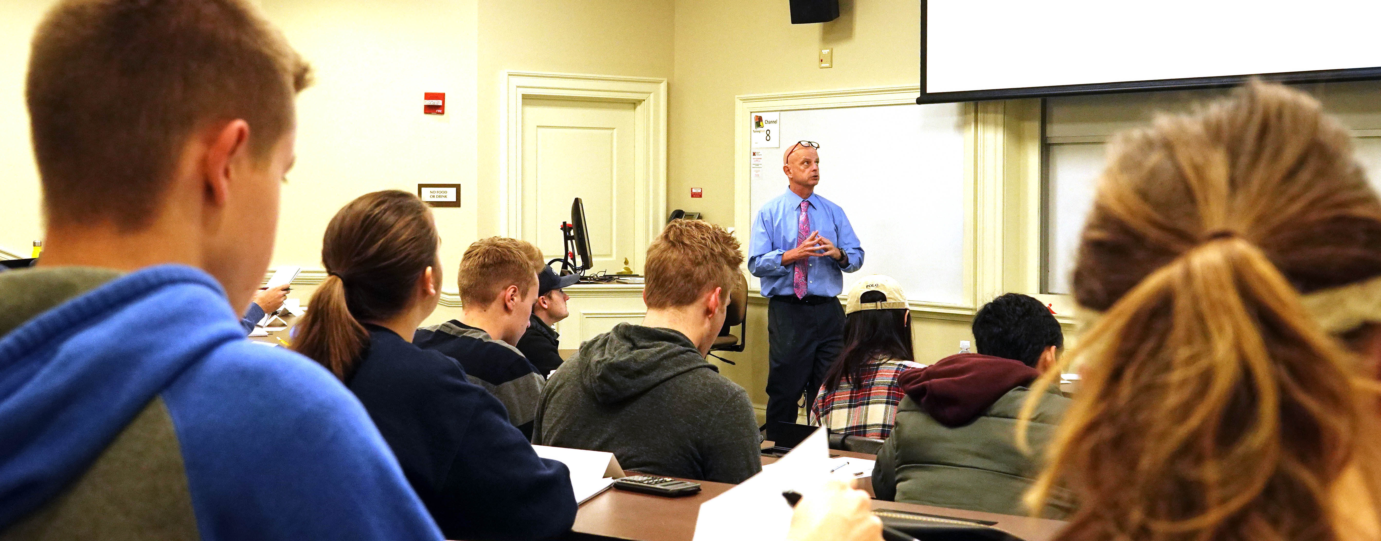  Terry Nixon teaches a finance class