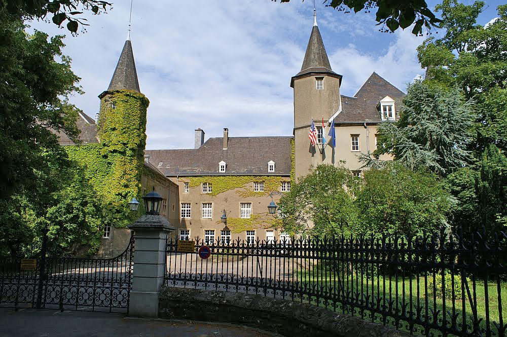 A front view of the Chateau de Differdange