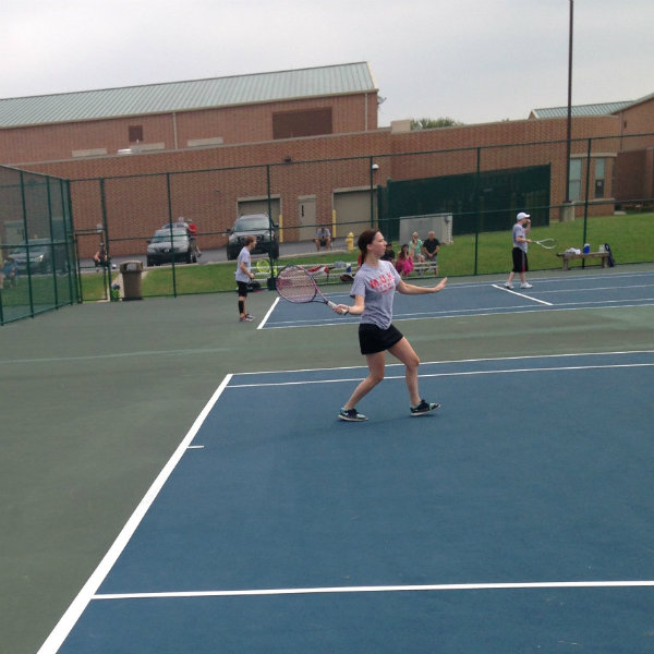 Women's tennis athlete returning volley