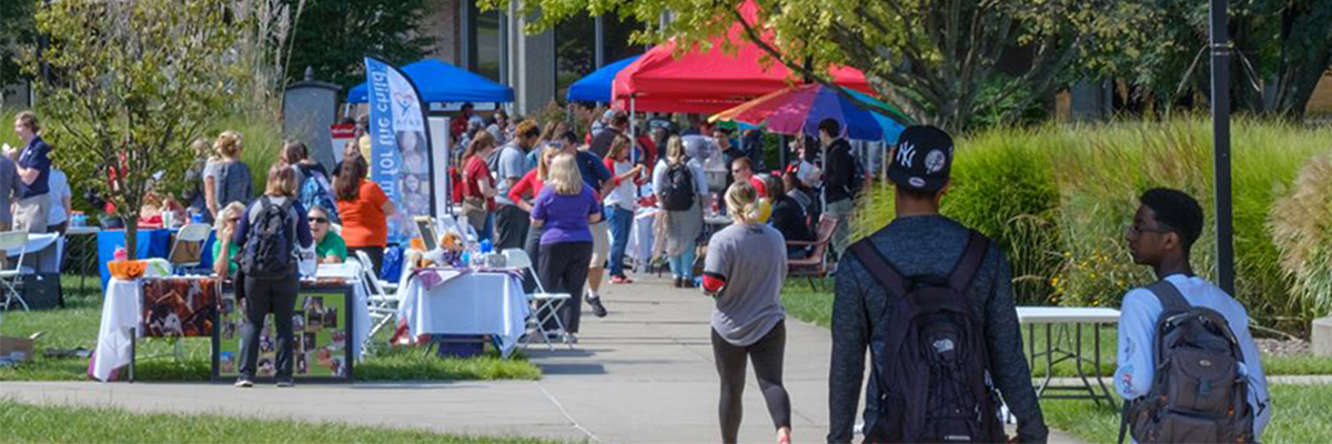Students walking outside in the Hamilton Quad.