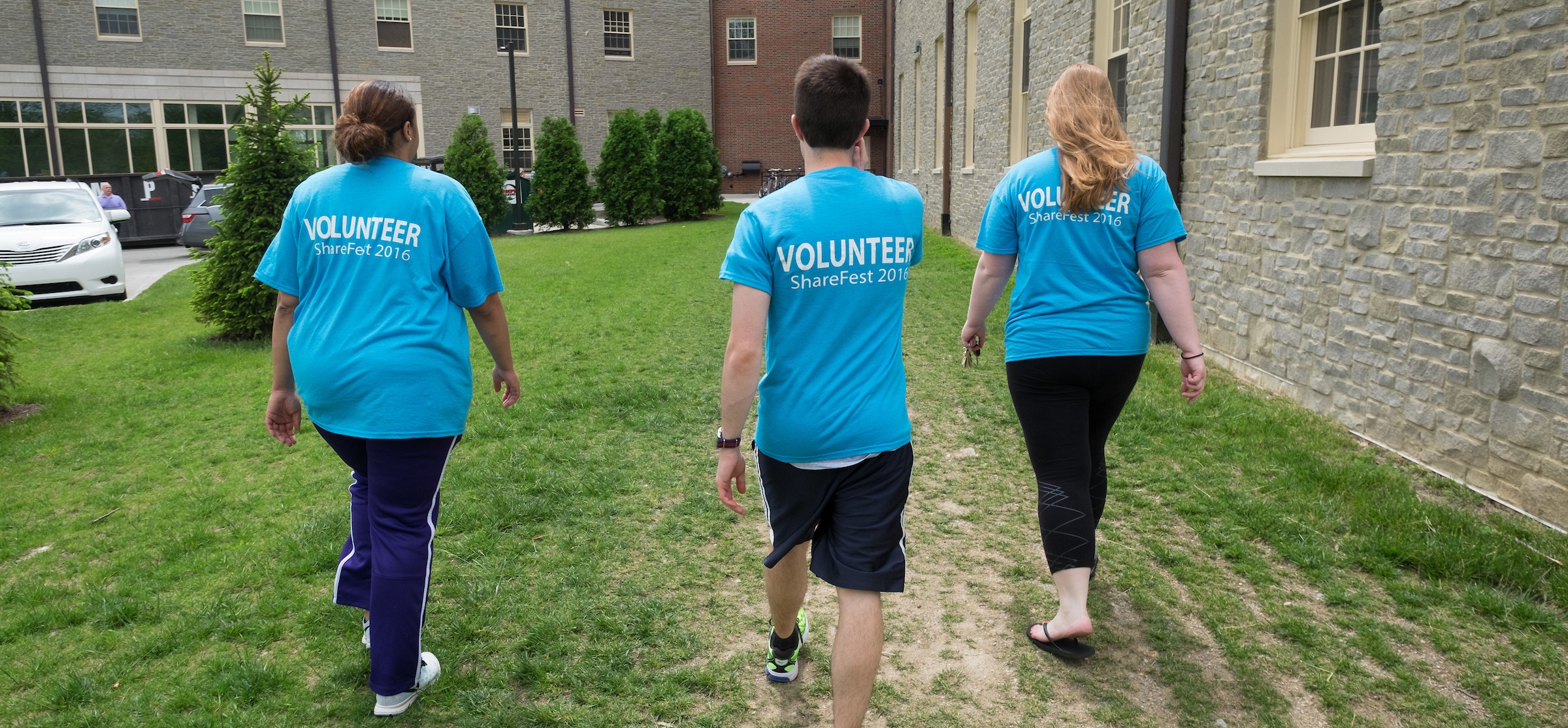 Students walking wearing volunteer tshirts