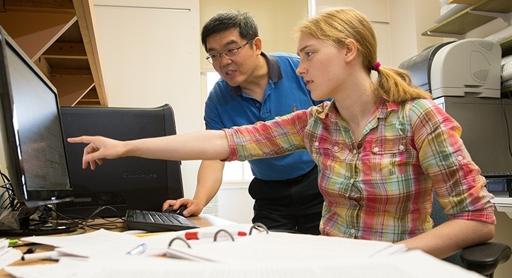 Lauren Misel, junior microbiology major, and faculty mentor Chun Liang discuss the CRISPR-Cas9 software prediction tool (photos by Scott Kissell).