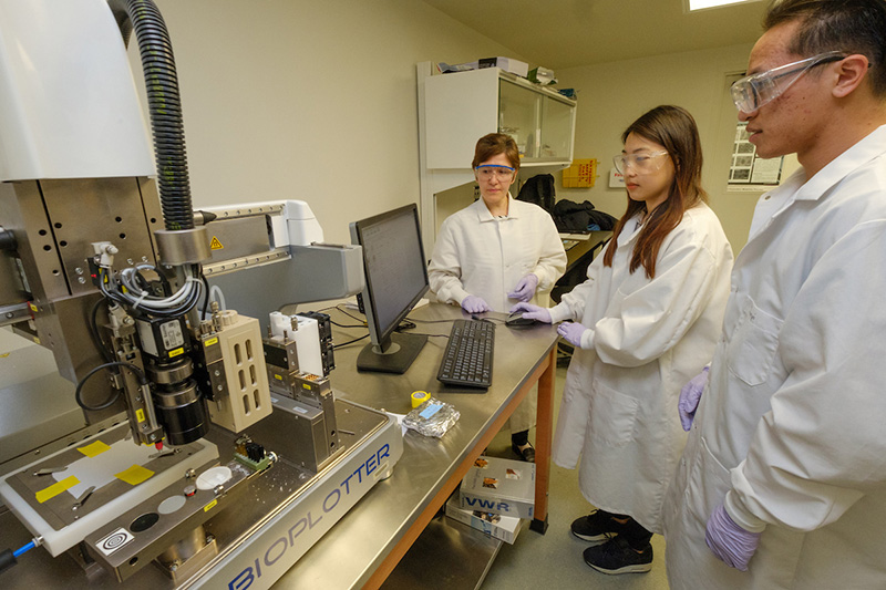 Amy Yousefi discusses bone scaffolding with Songmi Koo, first-year graduate student, and Junyi Liu, a second-year graduate student, both in chemical engineering.