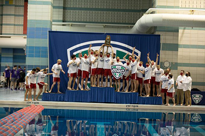 men's swimming MAC champions