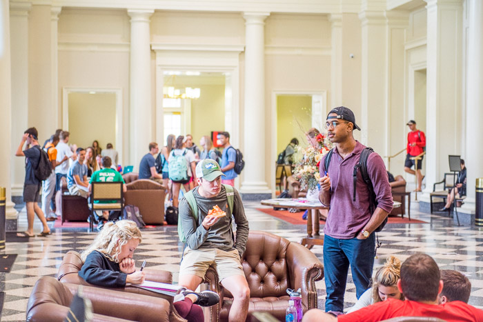 students in the lobby of the farmer school of business