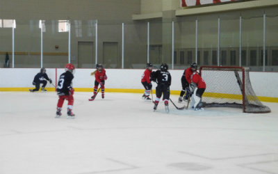 kids playing hockey
