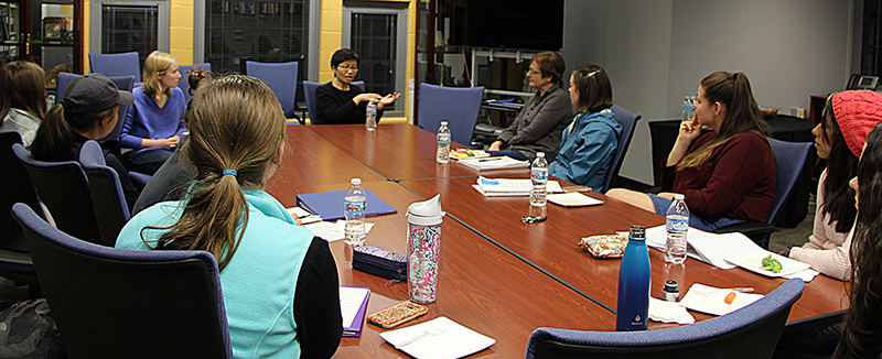 Dr. Bei Wu meeting with a gerontology student group during her visit to Miami University
