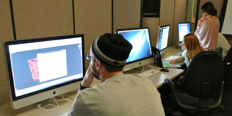 Students work in the computer lab