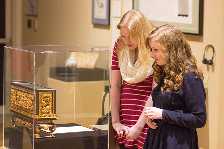 Miami students enjoy new exhibits at the art museum (Photo by Scott Kissell). 