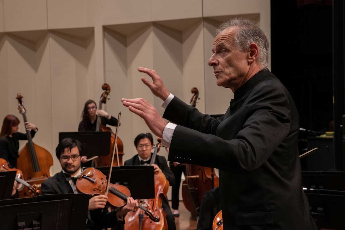 Ricardo Averbach conducting MUSO