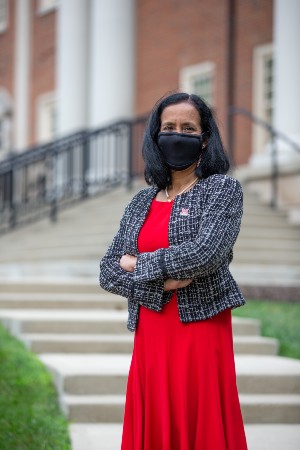 Dean Sukumaran in front of Benton Hall, wearing a mask