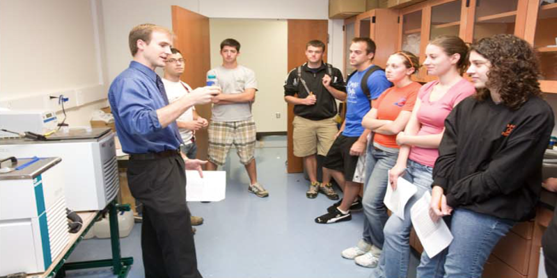 Dr. Andrew Sommers speaks to a group of students