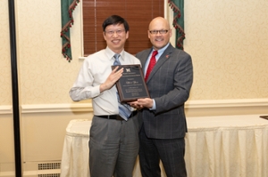 Qihou Zhou accepting his Distinguished Scholar Award