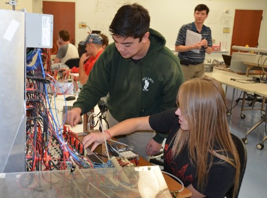 students in ece lab