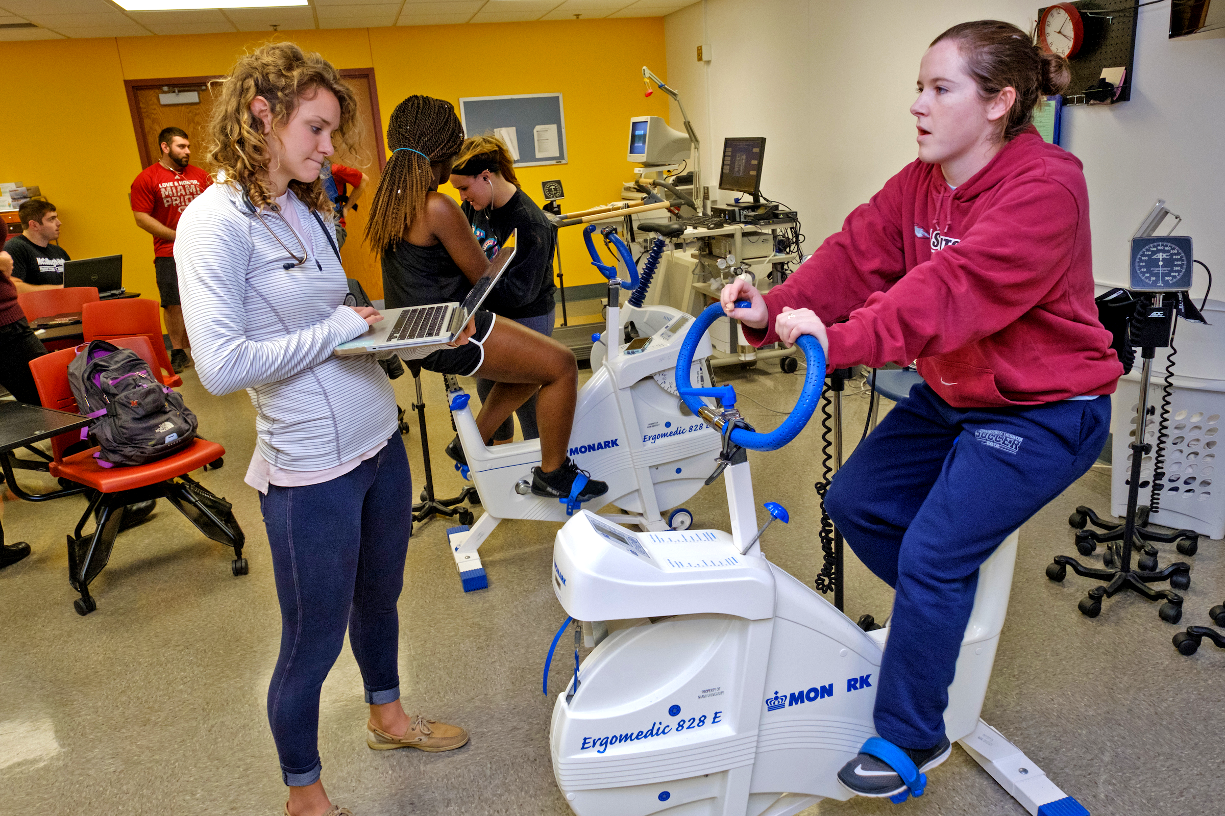 students working in a kinesiology lab