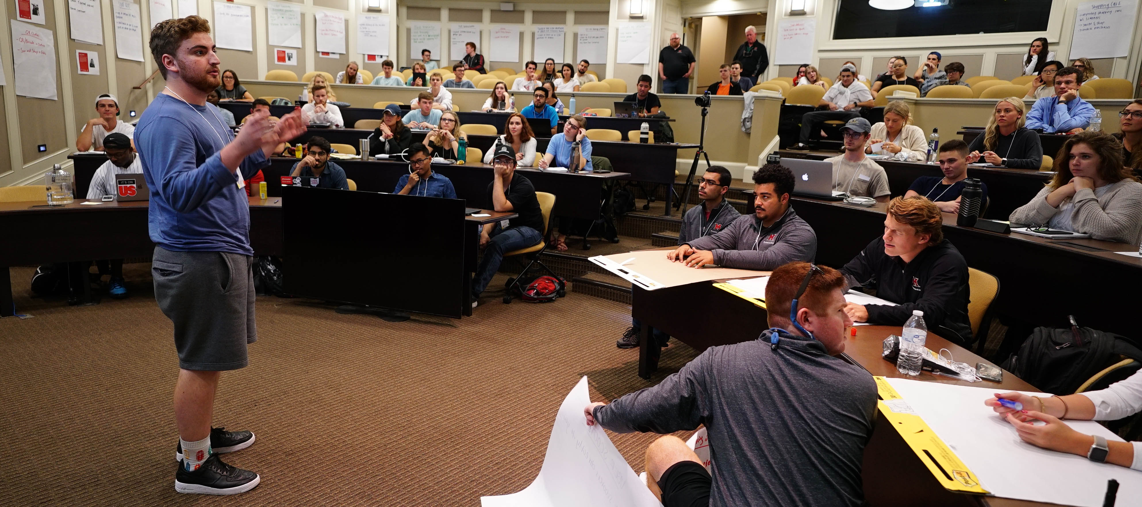 Student makes pitch to crowd at Startup Weekend