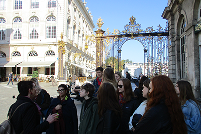 Students in front of architectural beauty in Nancy