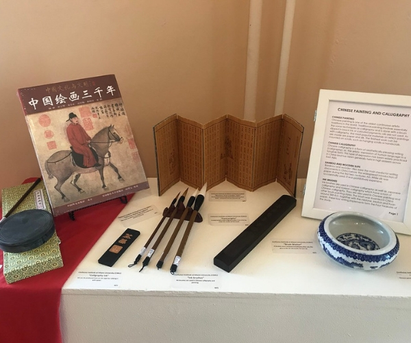  an art museum display of Chinese objects