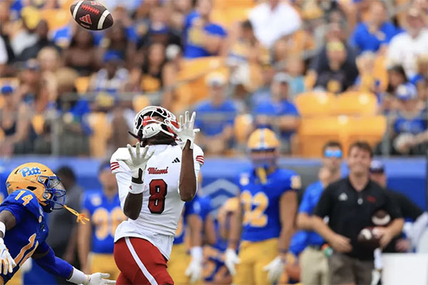 Miami University's Damarion Witten catches a pass