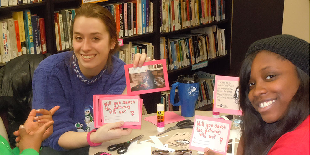 Women*s Center Interns making cards
